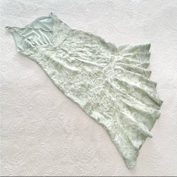 NWT Lulus Sweet and Stylish Green Floral Jacquard One-Shoulder Midi Dress Medium - Picture 3 of 8